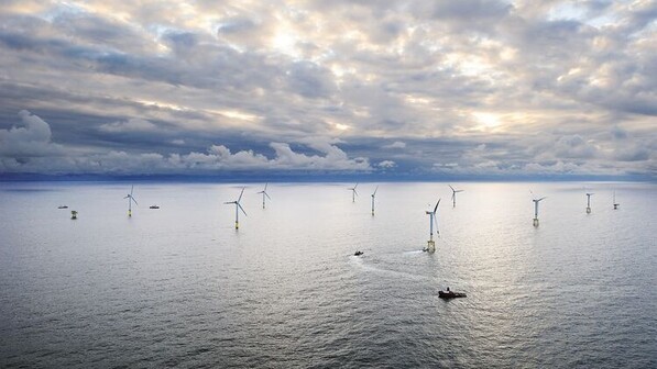 Zuverlässige Stromlieferanten: Windturbinen in der Nordsee. Foto: Ibeler