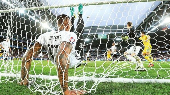 Einsatz für die Mannschaft: Verteidiger Jérôme Boateng im EM-Spiel gegen die Ukraine. Foto: dpa