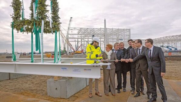 In Cuxhaven: Siemens feierte Richtfest für sein neues Offshore-Turbinenwerk. Foto: Werk