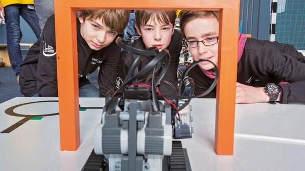 Team „Robokings“: Moritz Gottschling, Paul Wollenhaupt und Arjan Brugmans (von links). Foto: Lorenczat